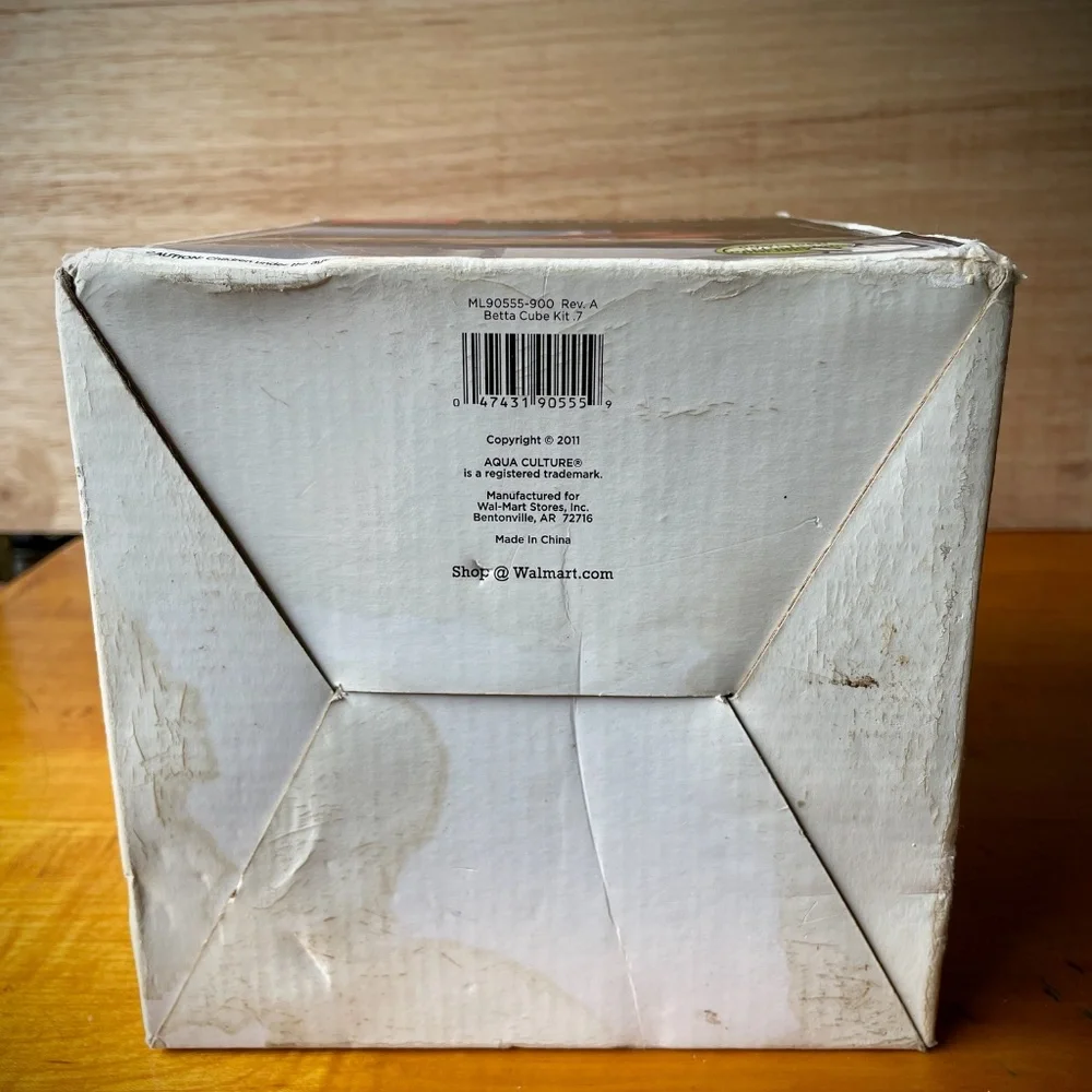 New in Box Beta Cube Kit, Aqua Culture (fish tank)